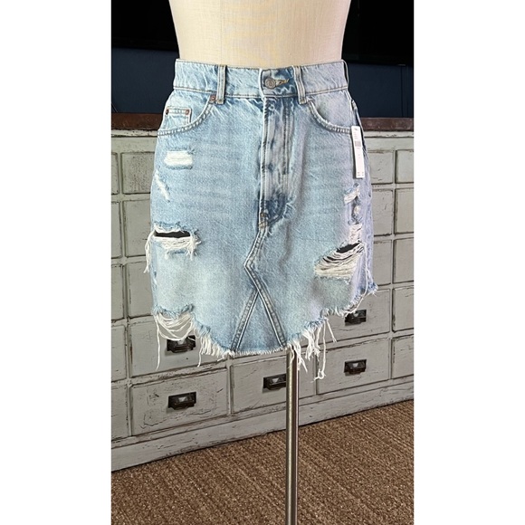 Anthropologie Pilcro Destroyed Denim Mini Skirt Size 0 - Picture 4 of 13